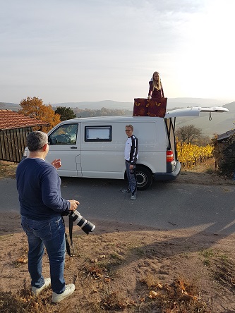 Sonnenschutz beim Fotoshooting für das Team der Abdichtungstechnik Probsthain