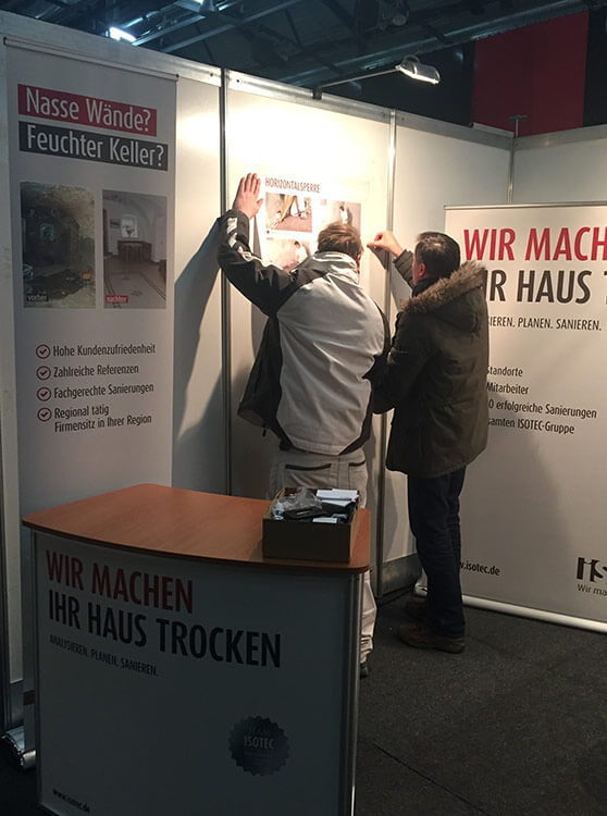 Messeaufbau mit dem ISOTEC Messestand auf der mittelbayerischen Immobilienmesse in Ingolstadt 