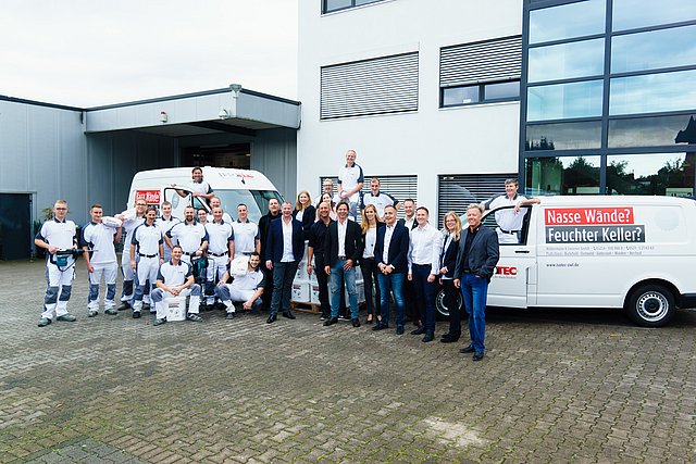 Das-gesamte-Team-der-Waltermann-und-Zwiener-GmbH