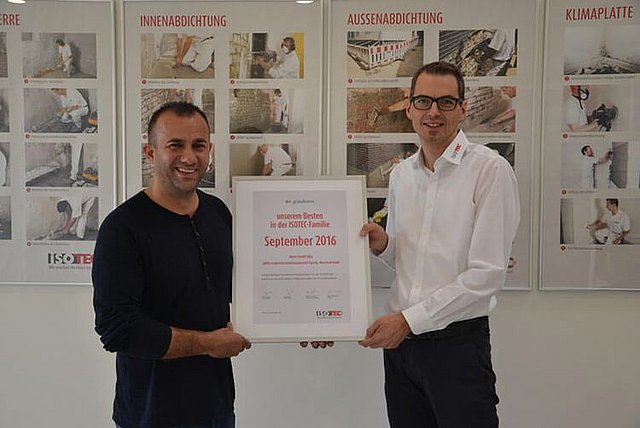 Ismail, Bauleiter der Abdichtungstechnik Morscheck Neukirchen-Vluyn wird von der ISOTEC Zentrale ausgezeichnet