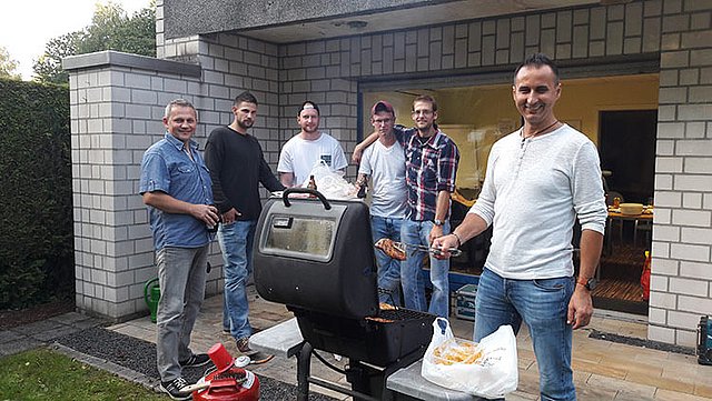 Gemeinsam organisierte Aktionen, wie z.B. ein Grillfest haben ein positives Miteinander und das Zusammengehörigkeitsgefühl in der Klein GmbH nochmal gestärkt.