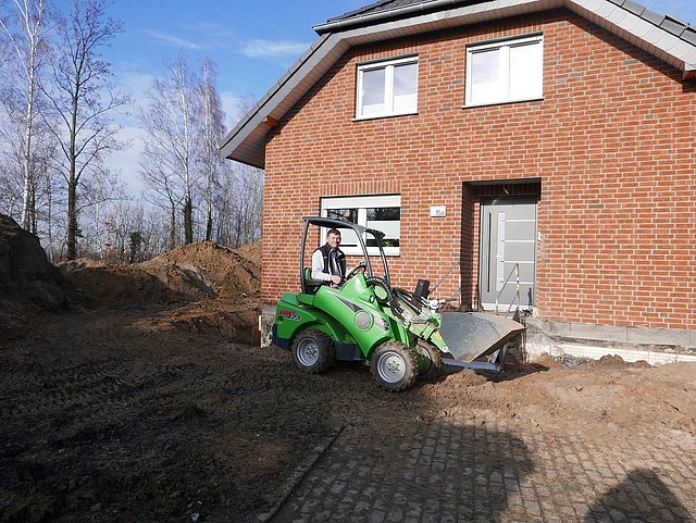 kleiner Bagger im Einsatz